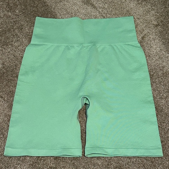 NWT WEWOREWHAT ACTIVEWEAR Seamless Biker Shorts Mint Green Size‎ Small - Picture 4 of 5